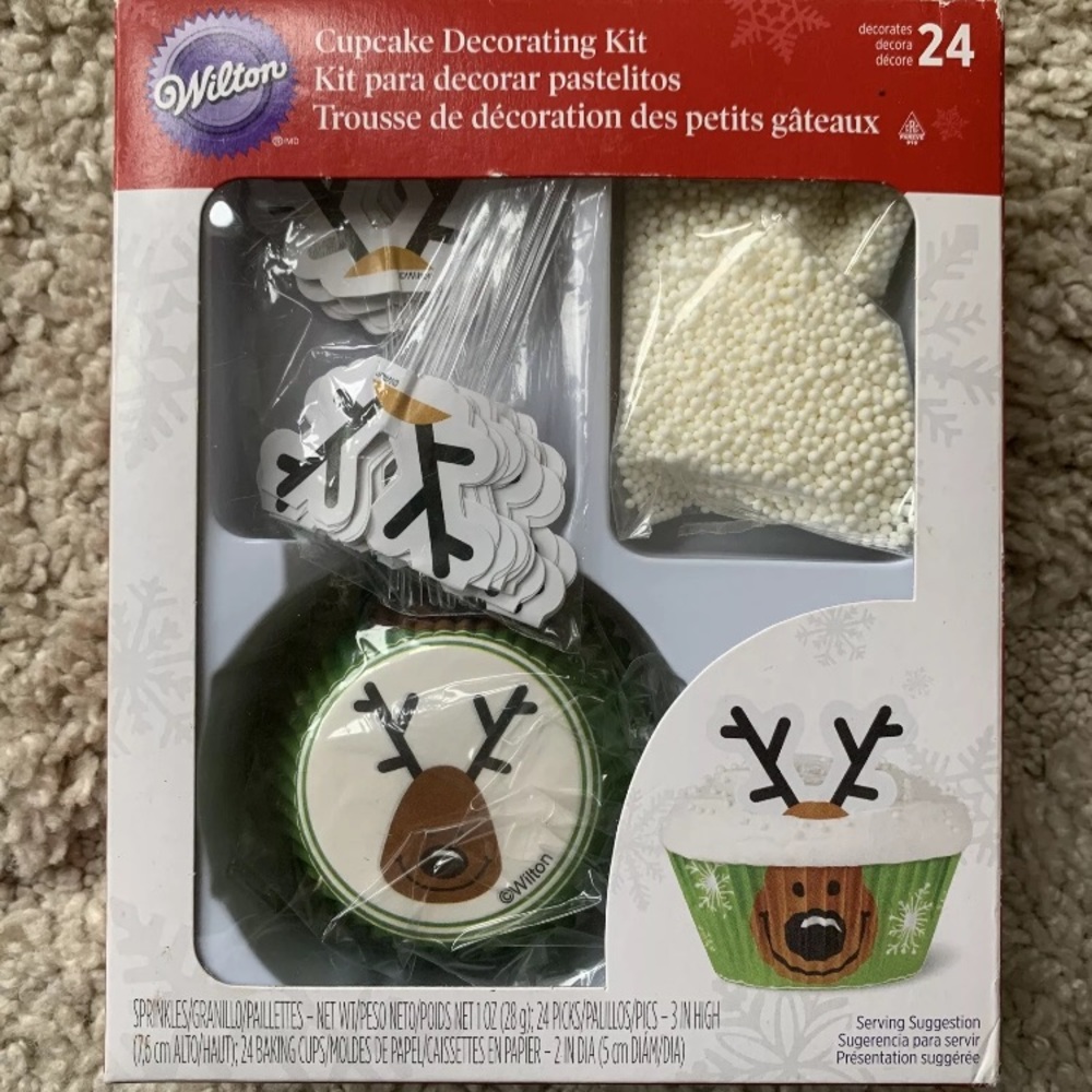 NEW Wilton Reindeer Christmas Cupcake Decorating Kit for 24 Cupcakes 415-1940